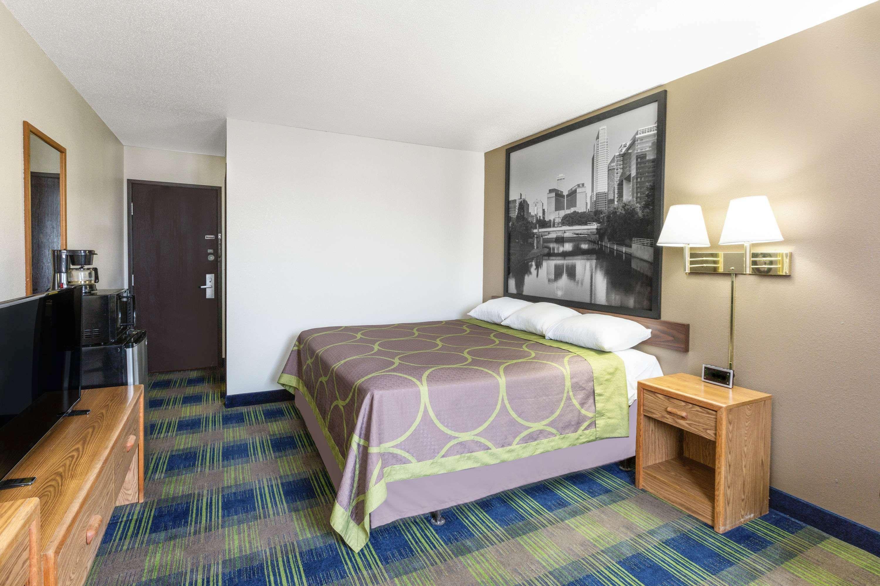 Super 8 By Wyndham Columbus Motel Buitenkant foto