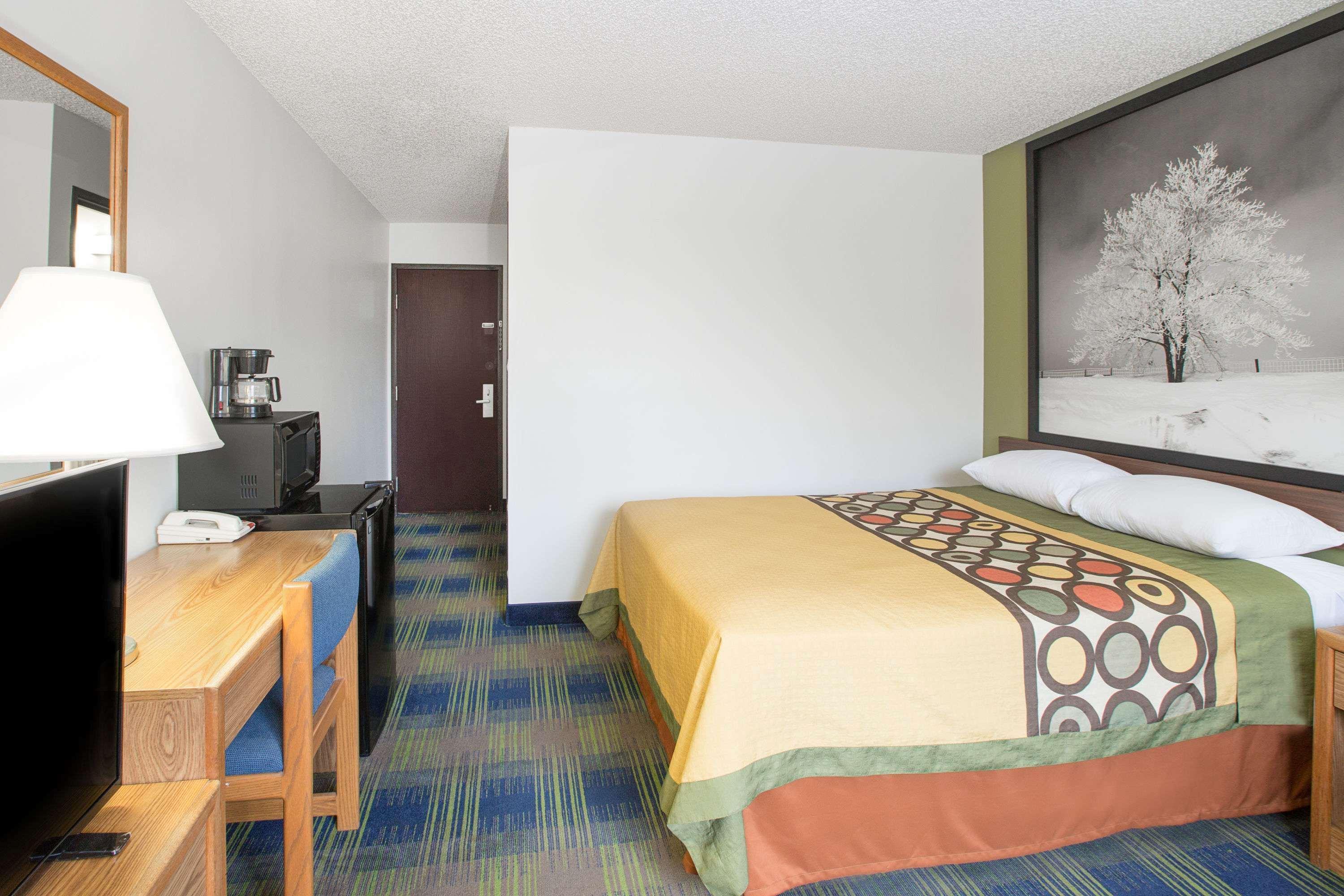 Super 8 By Wyndham Columbus Motel Buitenkant foto