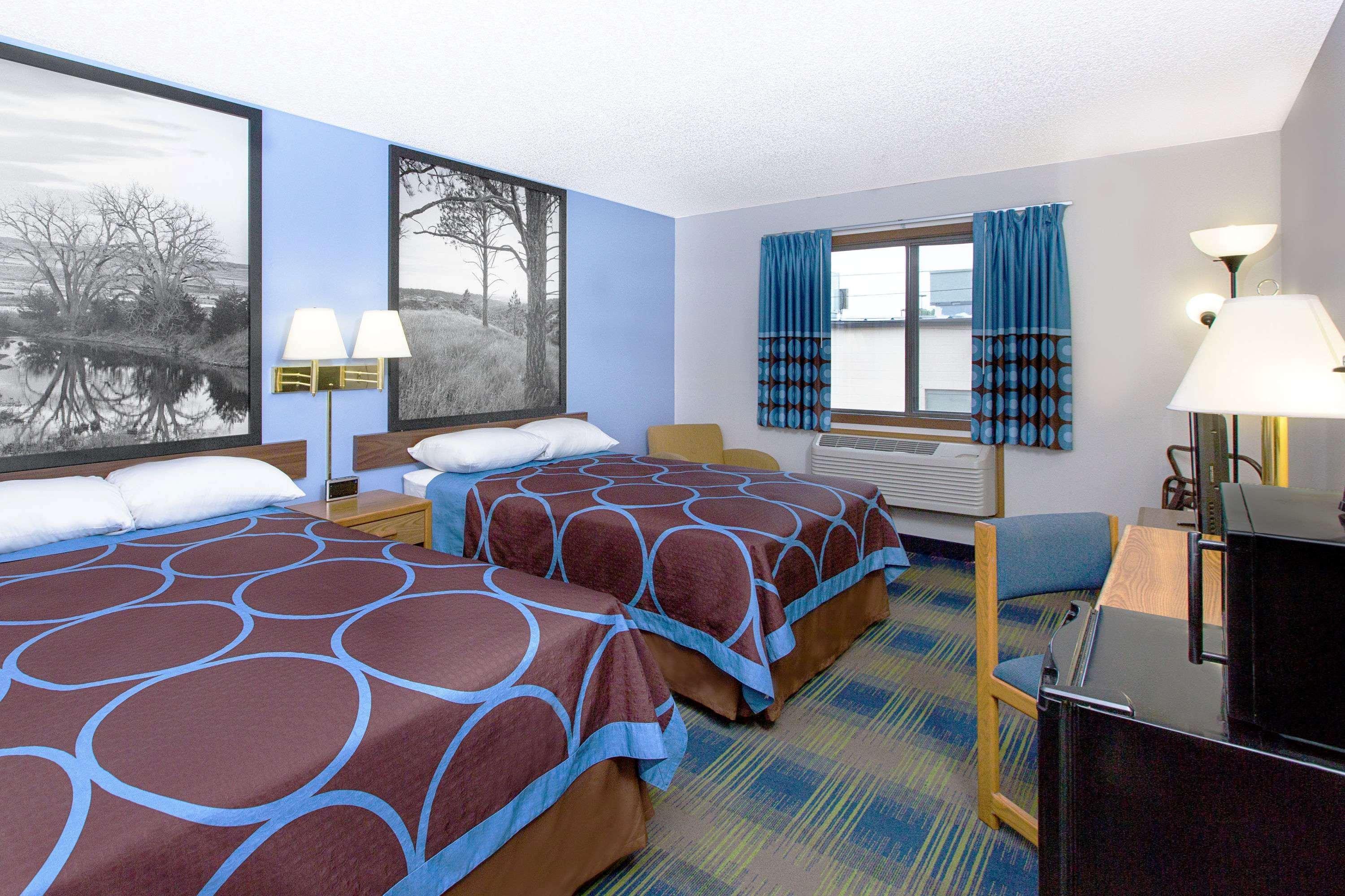 Super 8 By Wyndham Columbus Motel Buitenkant foto