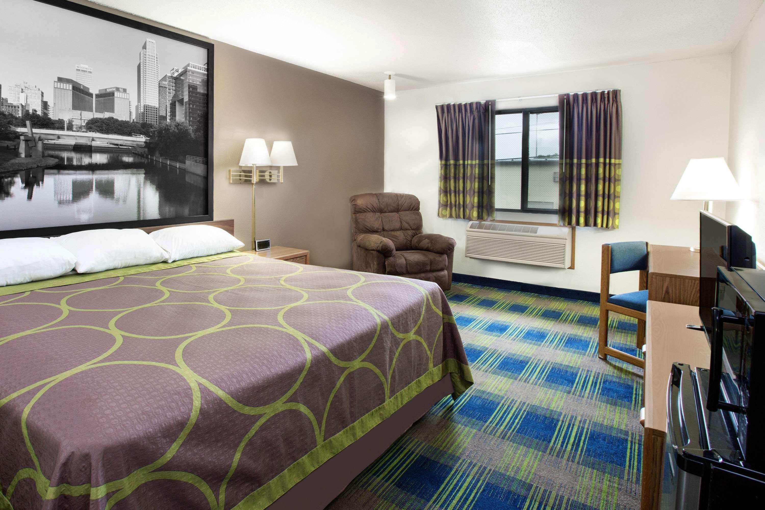 Super 8 By Wyndham Columbus Motel Buitenkant foto